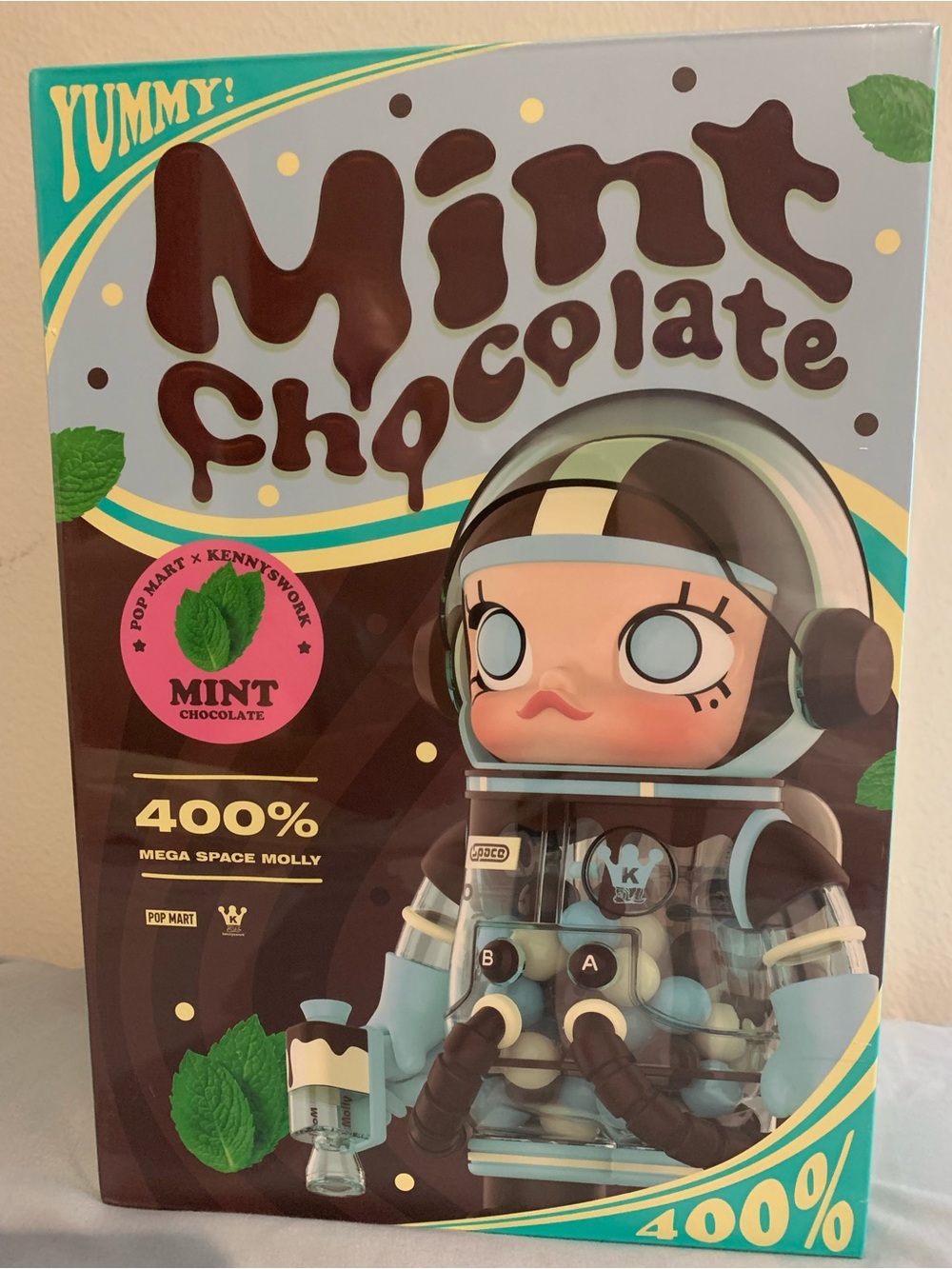 Pop Mart Mega Space Molly 400% Mint Chocolate art toy